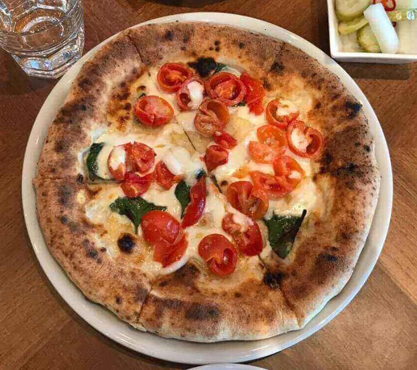 더 키친 일뽀르노의 디오씨 피자 사진입니다.