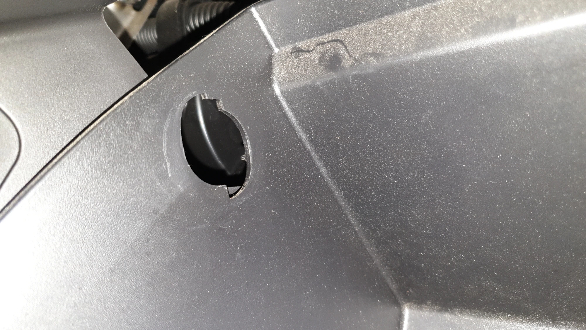 글로브박스 고정 장치 끼우는 곳