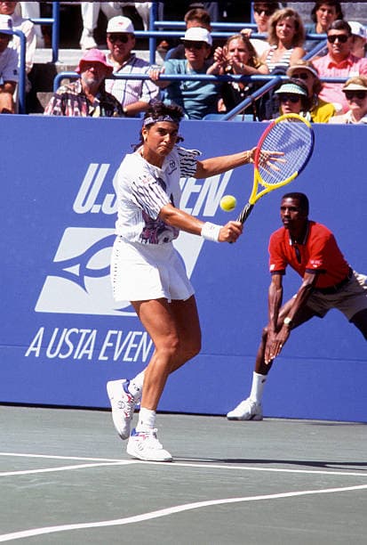 포핸드-백핸드 전환 구간에서 리듬 흔들기 전략 – 상대를 춤추게 하는 실전 흐름 제어법