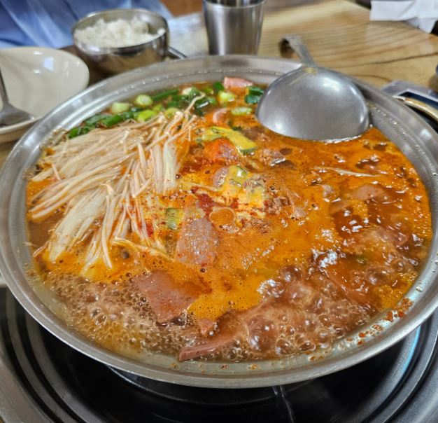 6시 내고향 군산 부대찌개 맛집 비행장정문부대찌개