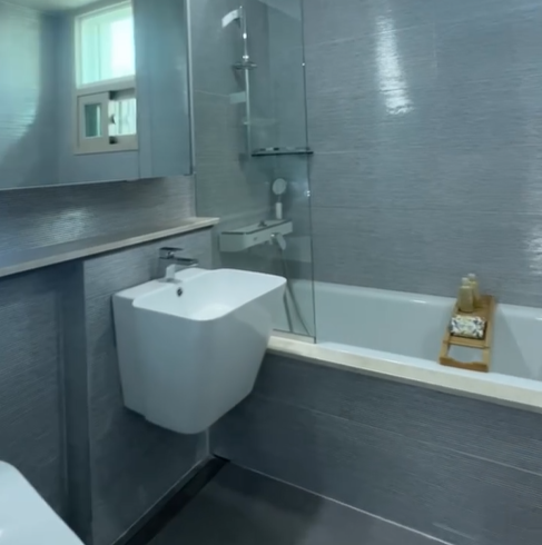 2층 화장실 욕조가 있어 반식욕 및 목욕이 가능하다