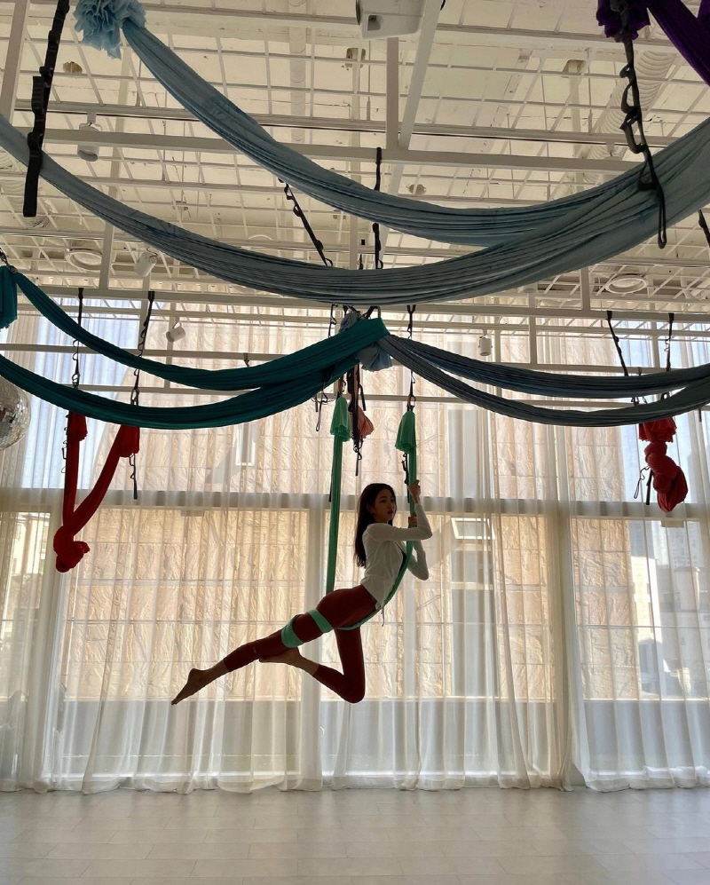 장원영 플라잉 요가 모습