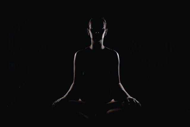 Why Meditators Sit in the Lotus Position &amp; 5 Meditation Postures Explained
