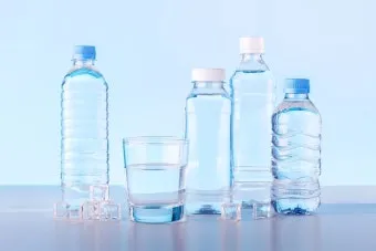 생수 유통기한 지난 제품 마셔도 되는지 건강 정보_24