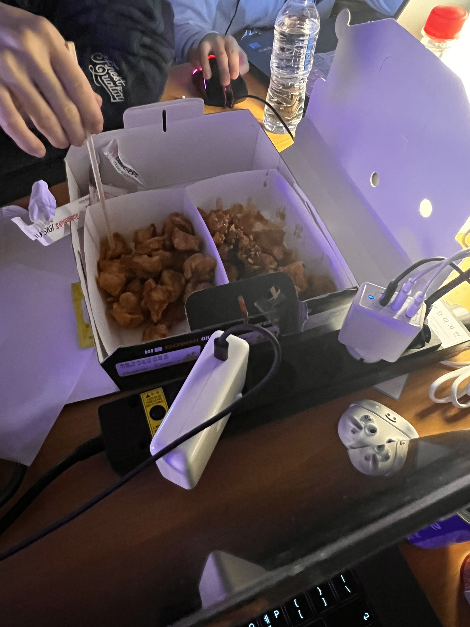 제공 받은 치킨