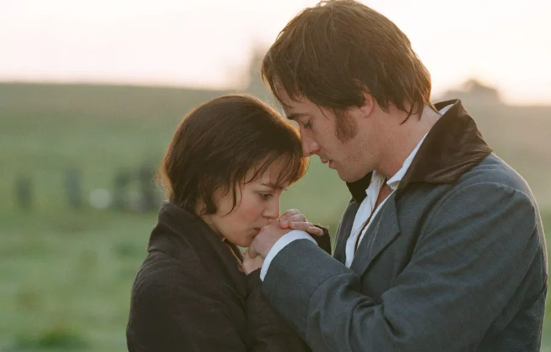 다아시의 손등에 키스하는 엘리자베스