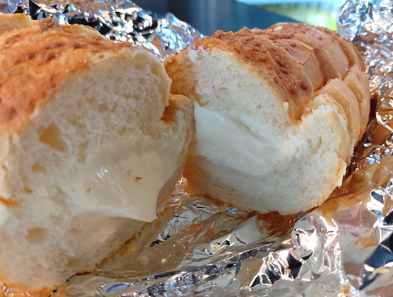 CLB 크림치즈바게트 내부