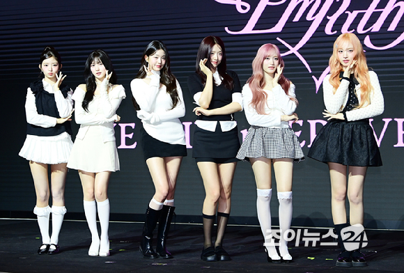 그룹 아이브(IVE)가 3일 오후 서울 영등포구 콘래드 서울에서 열린 세 번째 미니 앨범 '아이브 엠파시(IVE EMPATHY)' 발매 기념 기자간담회에 참석하고 있다. [사진=정소희 기자]