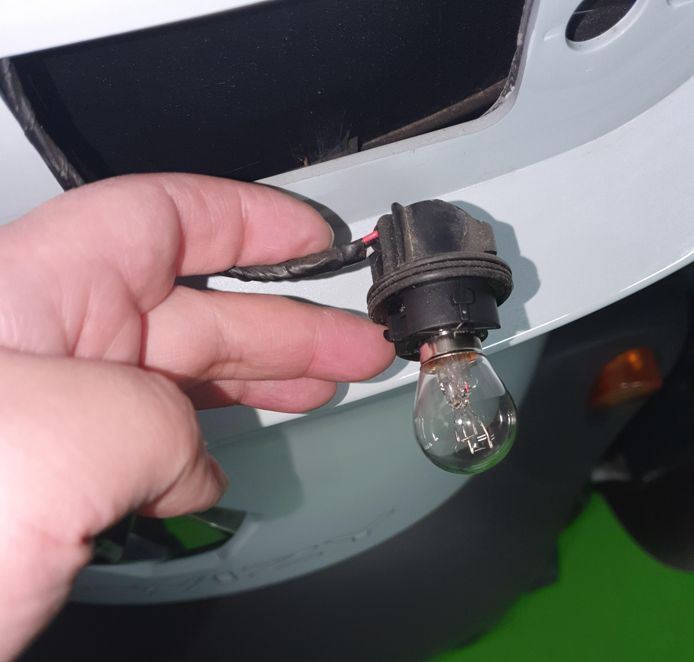 트위지 브레이크 전구