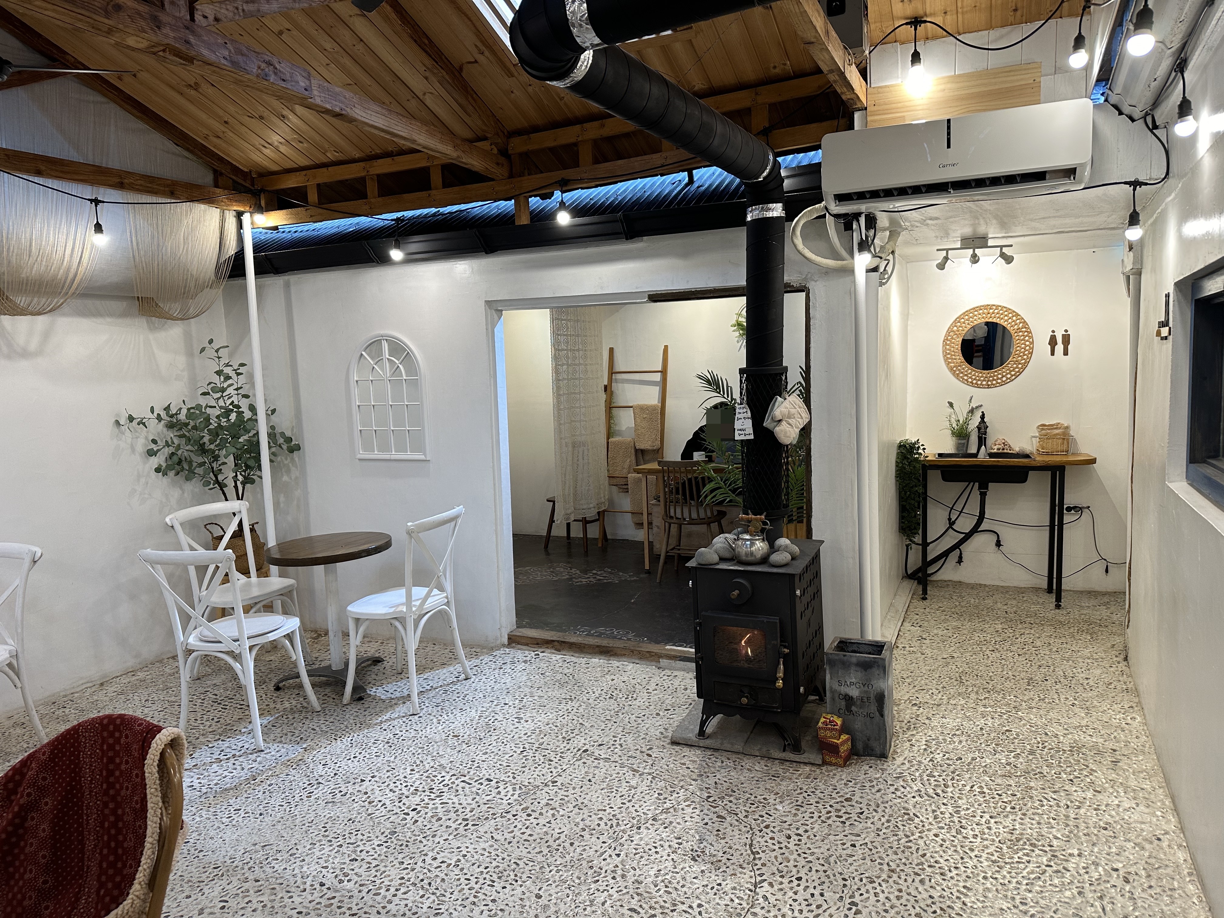 삽교-클래시커피-내부