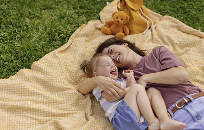 집에서 허용된 감정은 밖에서도 살아남는다