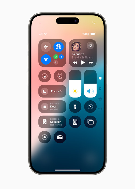 애플 아이폰 ios18 제어 센터는 사용자가 날마다 일상적으로 사용하는 많은 항목에 더 쉽게 접근할 수 있도록 새롭게 디자인되었으며 제어 항목을 추가 및 구성할 수 있는 기능을 통해 새로운 차원의 사용자화 및 유연성을 선사한다.