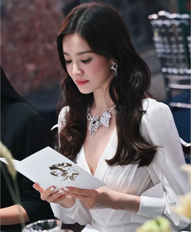 송혜교 쇼메, 송혜교 화보, 송혜교 보그, 송혜교 주얼리, 송혜교 목걸이, 쇼메, 쇼메 앰버서더, 쇼메 주얼리, 쇼메 목걸이, 비 마이 러브, 쇼메 비 마이 러브, 조세핀 컬렉션, 하이주얼리 브랜드, 프랑스 명품 주얼리, 쇼메 가격, 쇼메 예물, 명품 예물 추천, 쇼메 후기, 쇼메 실착, 셀럽 주얼리, 송혜교 착용, 쇼메 예약구매, 명품 주얼리 추천, 하이주얼리 착용컷, 비마이러브 실착, 쇼메 조세핀