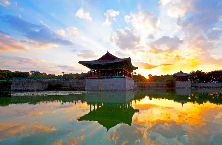 안압지-동궁과-월지