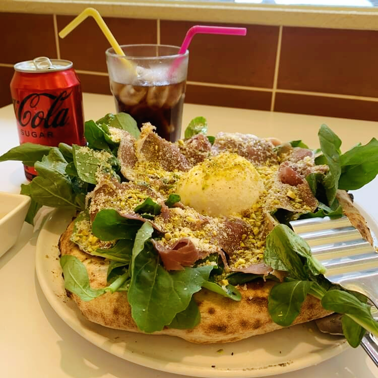 화덕 피자와 콜라