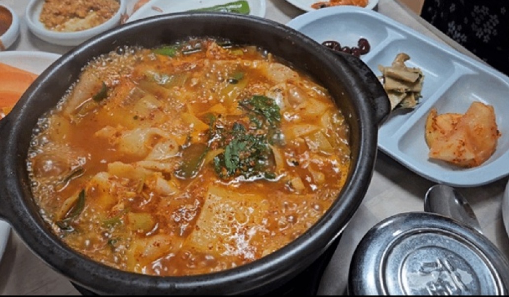 백반기행-창원-횟집--매운탕-남흥횟집