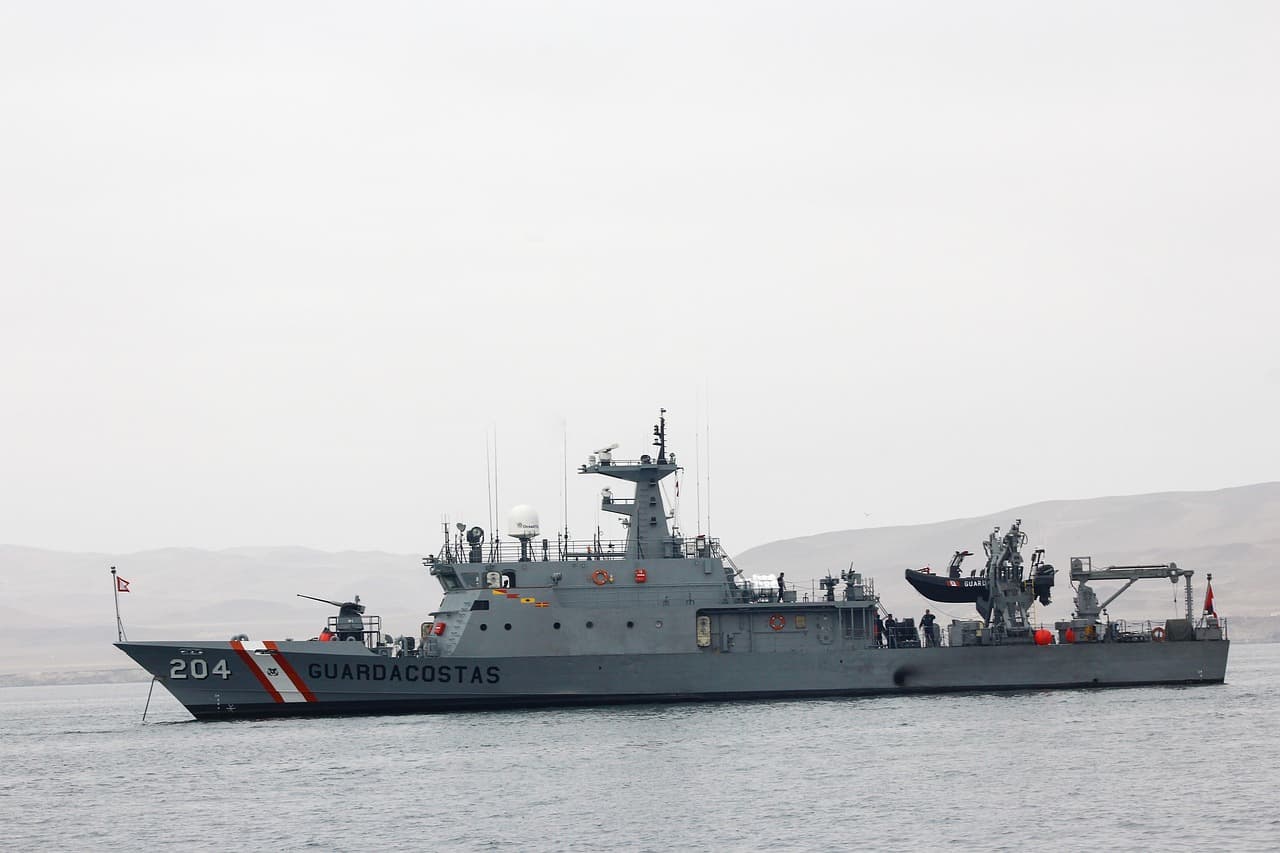 군사 및 방위 산업에서의 첨단 선박 기술: 무인 수상정과 차세대 구축함