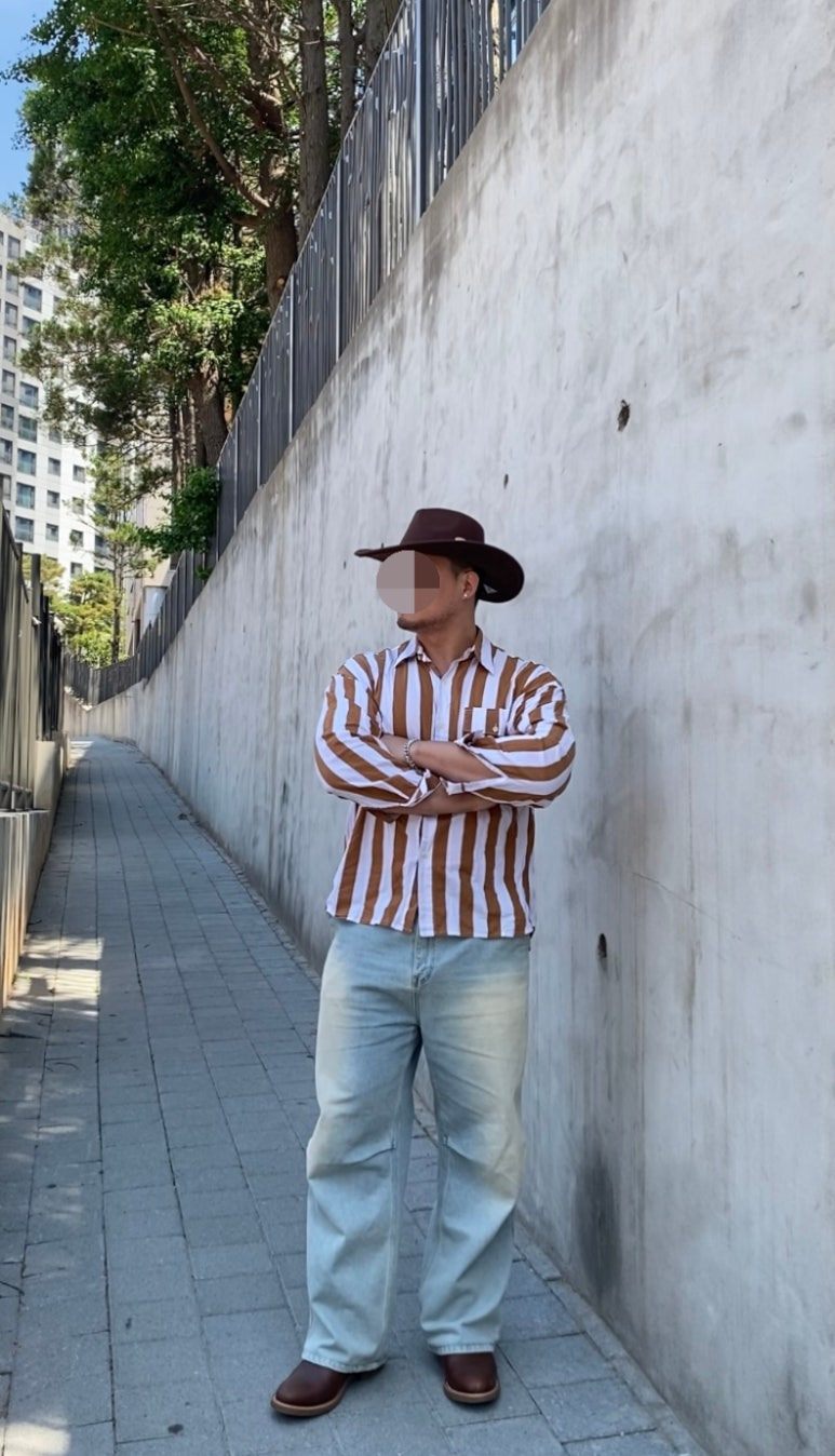 데일리룩('26. 6. 6.)유니버셜 케미스트리 페도라 카우보이모자 웨스턴모자, 빈티지 스트라이프 셔츠, 에러스익셉티드 연청 데님팬츠, 레드윙 페코스 1155 11인치 엔지니어부츠