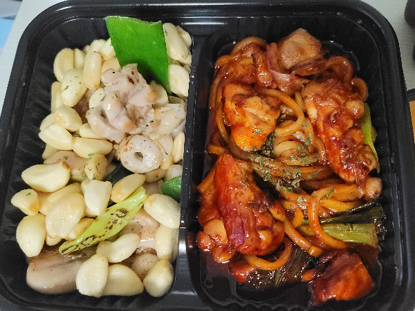 순살 반반 BBQ 치킨 (소금 / 양념)