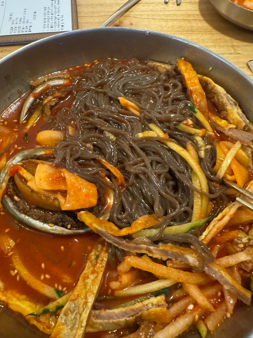 전복이 들어간 섞어냉면 이미지