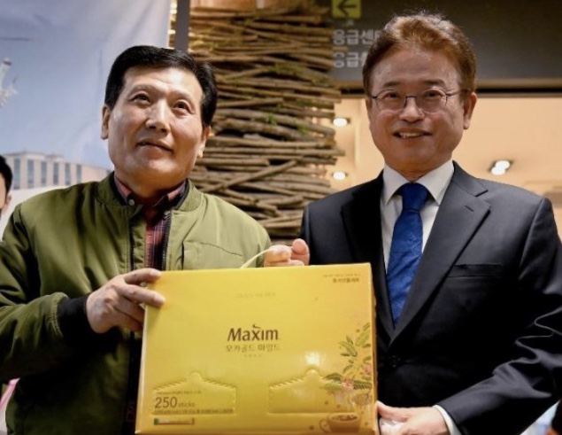 커피믹스를 선물받은 생환광부