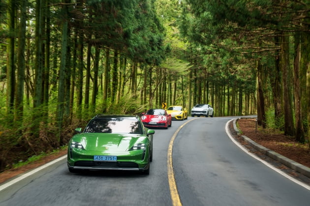 포르쉐 &#39;타이칸 터보 크로스 투리스모&#39;