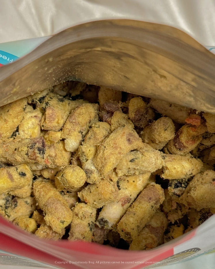 사료 알갱이 이미지