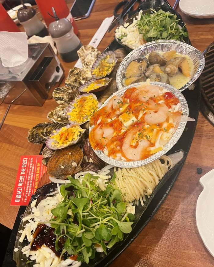 백반기행 지수원 편 4단 조개구이 무한리필 치즈 가리비 전복 숯불 구이 오이도 맛집 소개