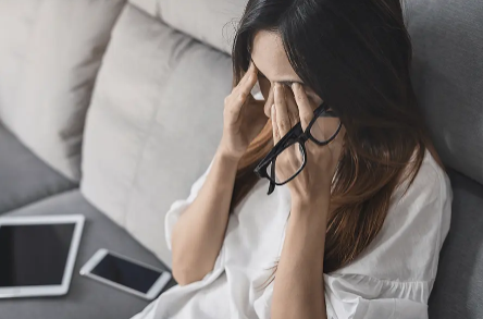 눈 주위가 아플 때 생각할 수 있는 원인