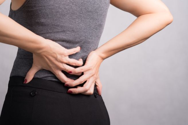 오른쪽 옆구리 뒤쪽 통증 의심되는병