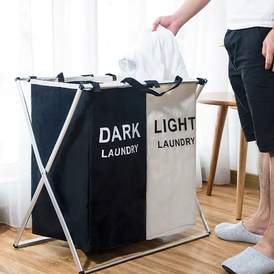 세탁물을 분리해서 보관하는 사진