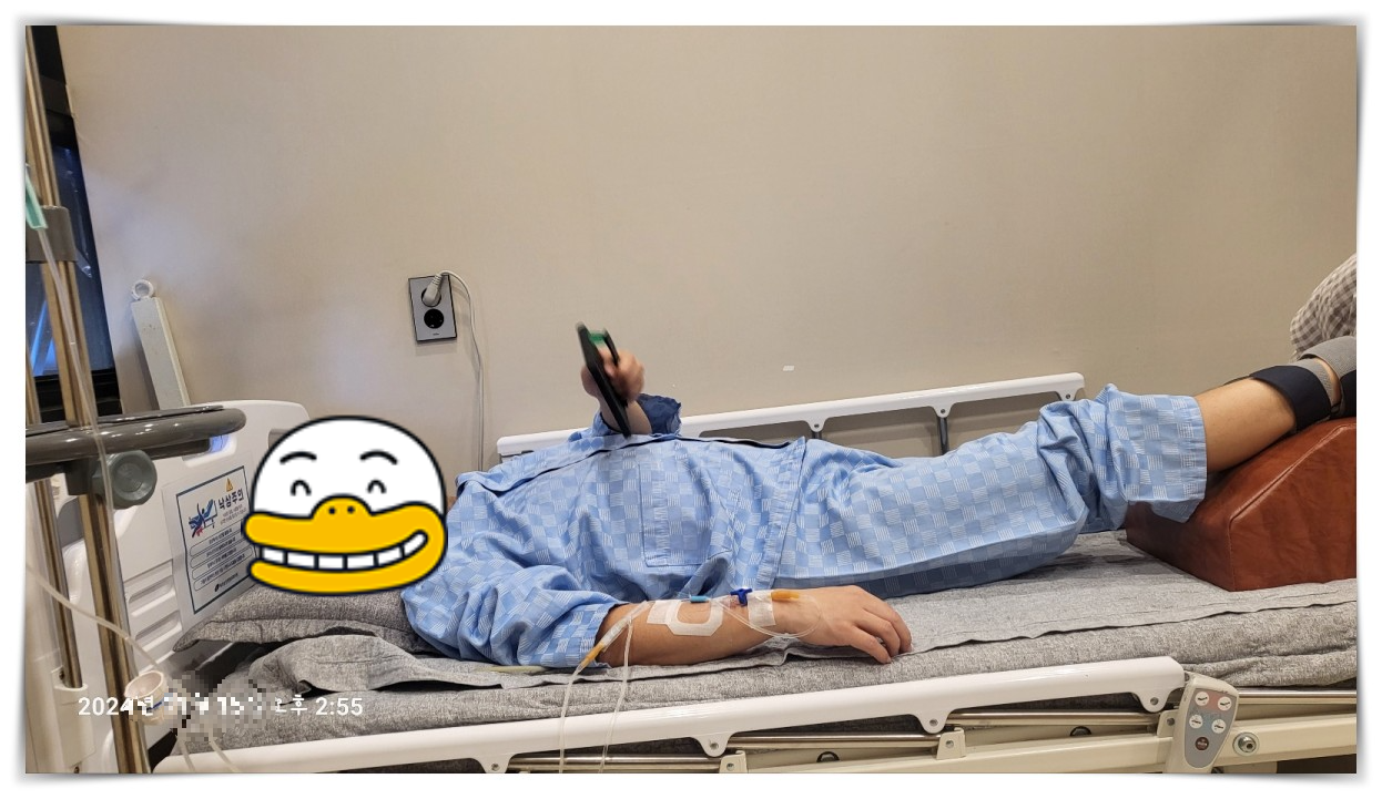 병원복-골절-입원실-주사맞고 있는 사람