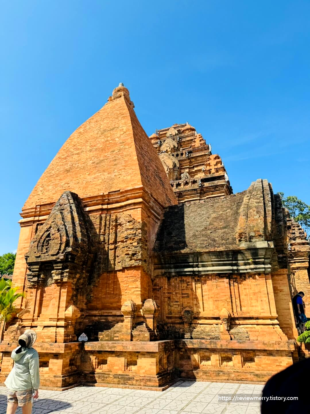 사원 건물 사진