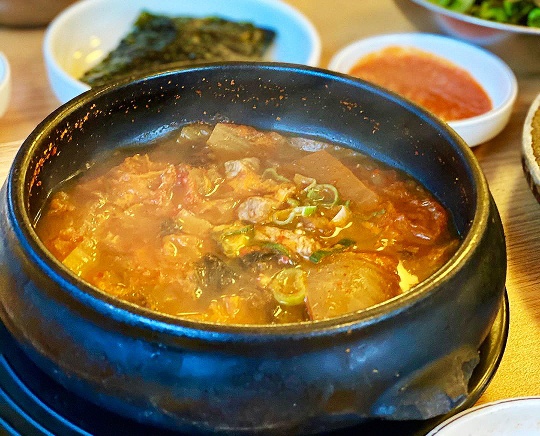 강남 서초동 찌개 '장꼬방 묵은김치찌개'