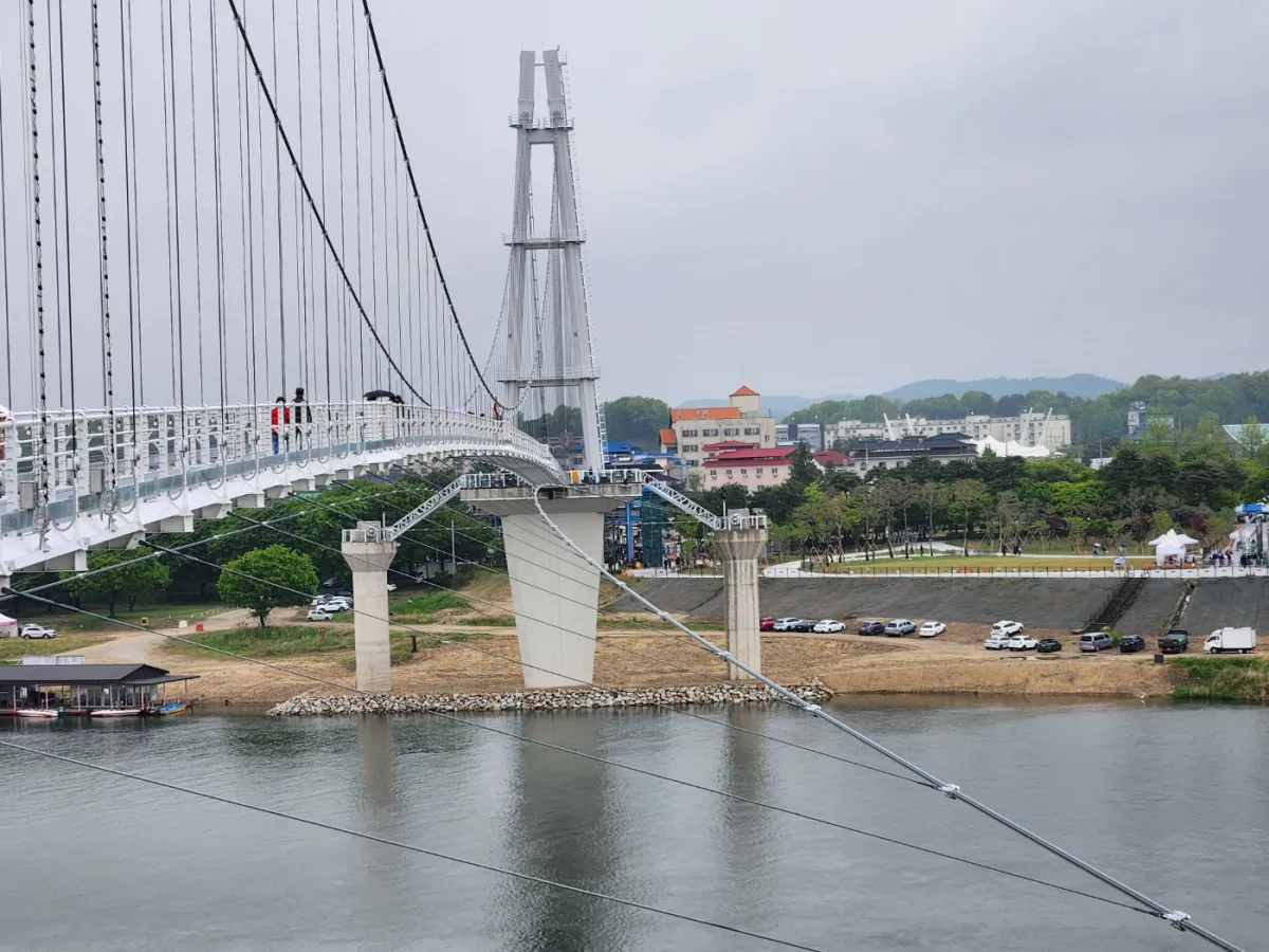 여주 남한강 출렁다리 이미지