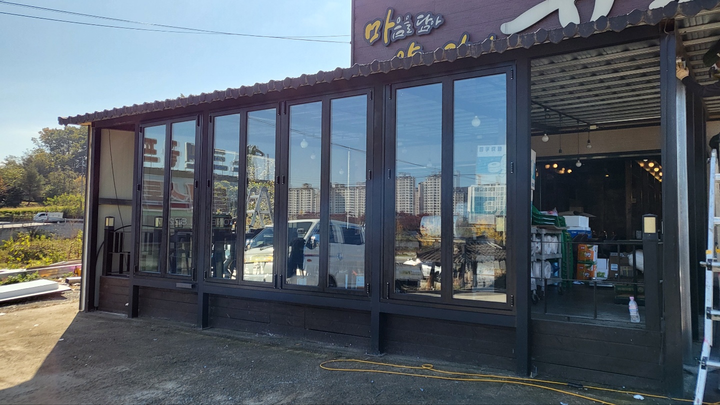 식당 폴딩도어 작업후