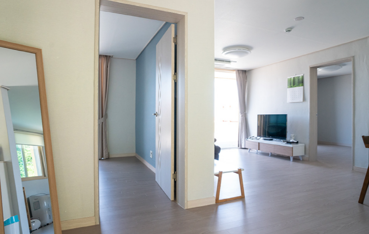 한려해상 생태탐방원 6인실 거실