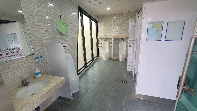 태안 학암포 오토캠핑장 공용 화장실
