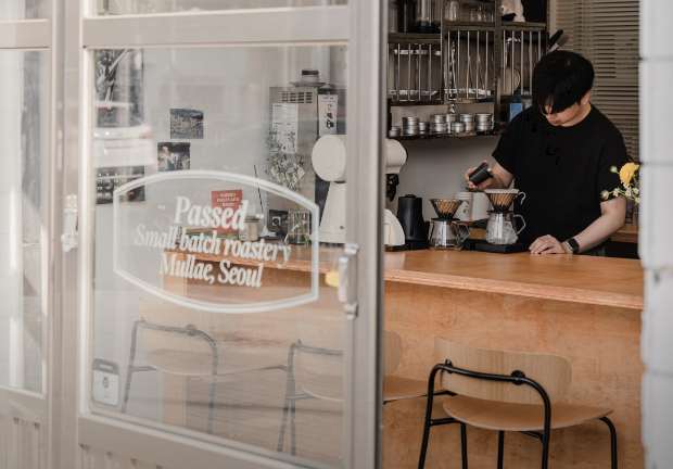 문래동 카페 패스드(Passed): 스페셜티 커피 &amp; 로스터리 카페_매장 내부