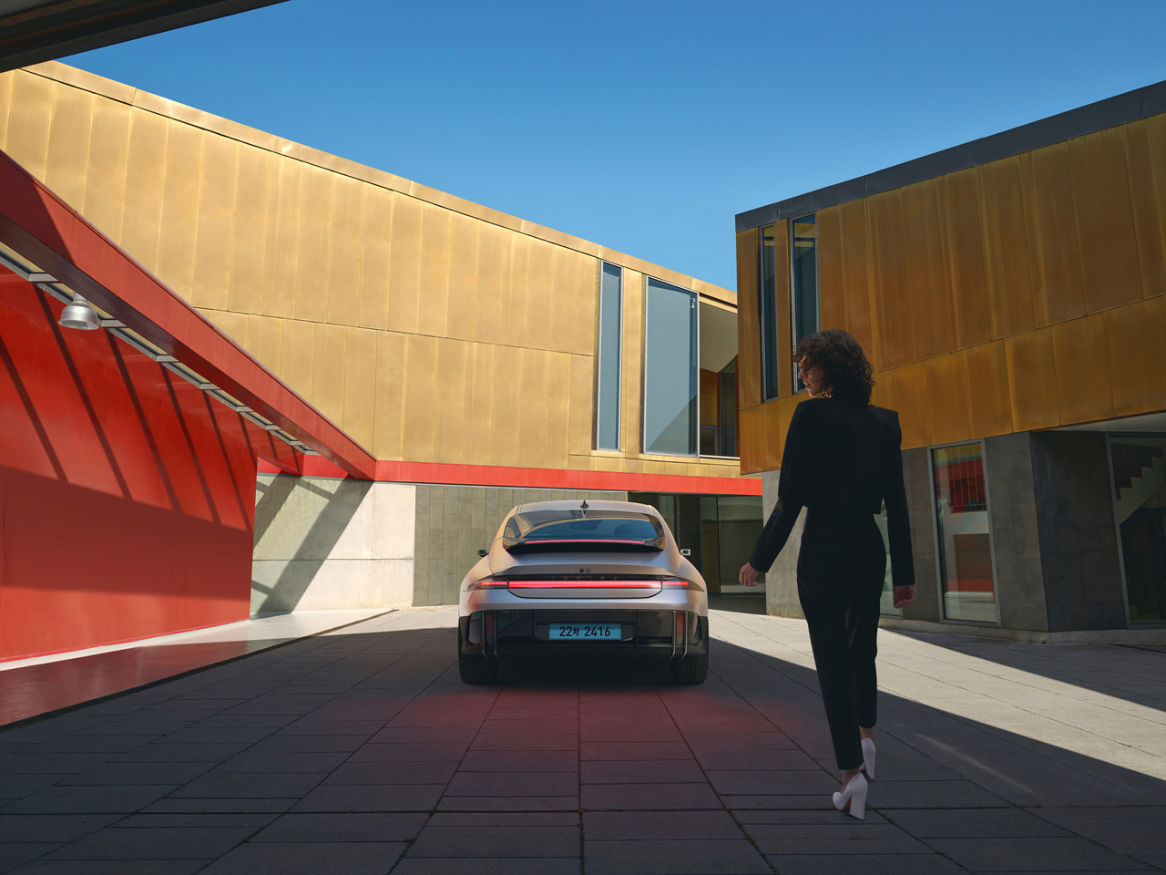 24년형 아이오닉6 후면 디자인 사진