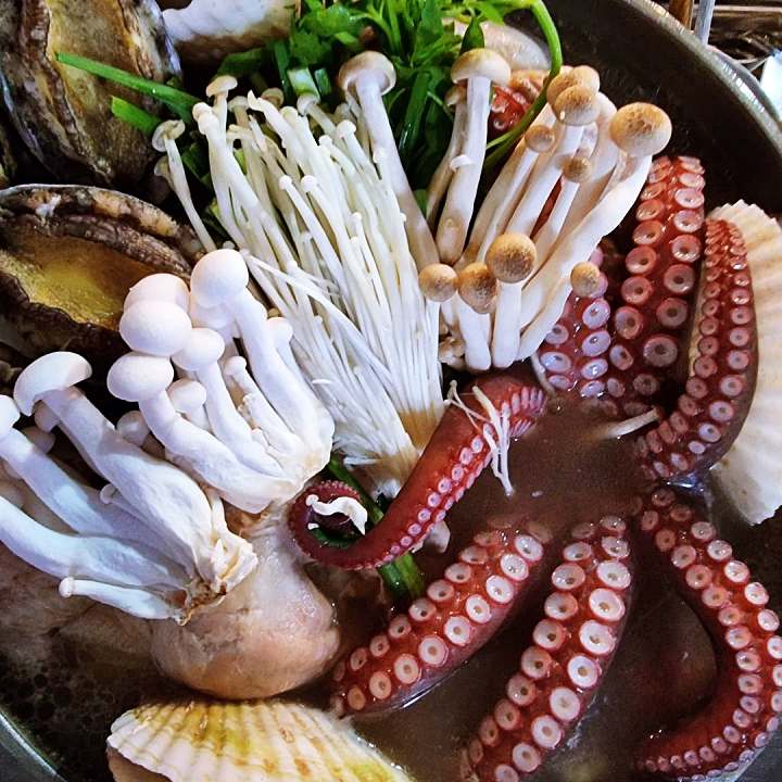 돈쭐내러왔습니다 전복 갈비찜 해신탕 소갈비찜 먹방 조권 60kg 도전 강서구 까치산역 맛집 이영자 2AM 조권 방송 소개