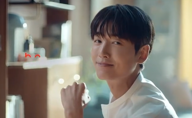 정경호 프로필 드라마 결혼 아버지 엄마 수영 나이 집안 연출 샴페인