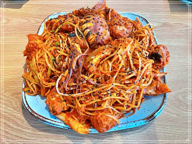 강릉 포남동 맛집 아구찜 위에 돼지고기 수육(삼겹살)이 올라간 수구찜