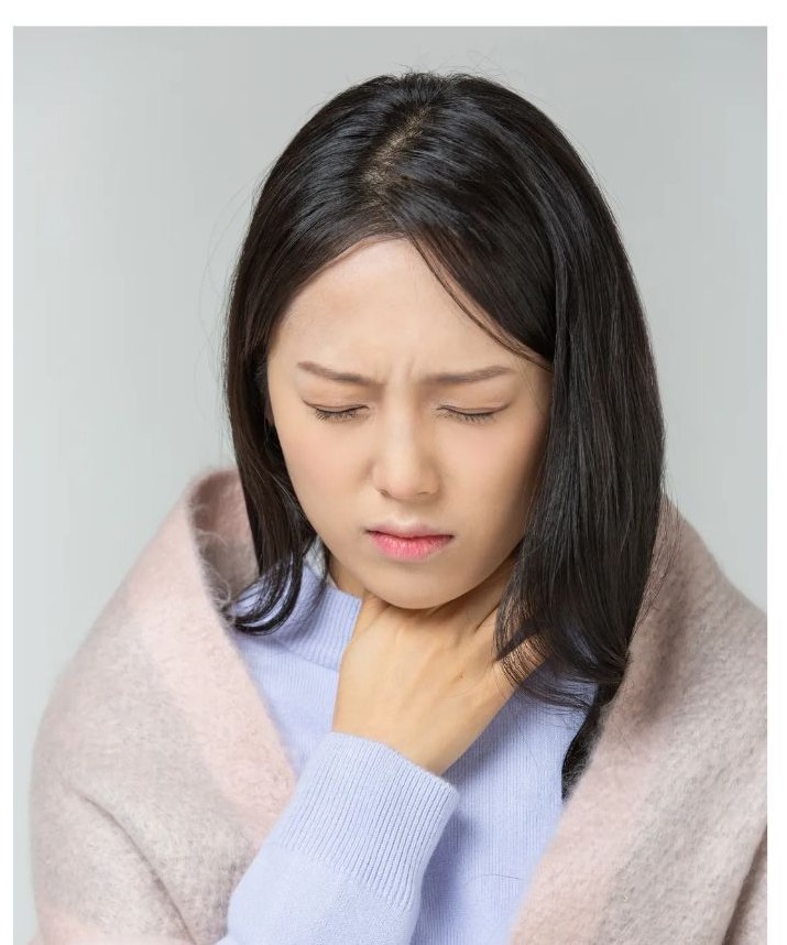 목 아픈 여자 이미지