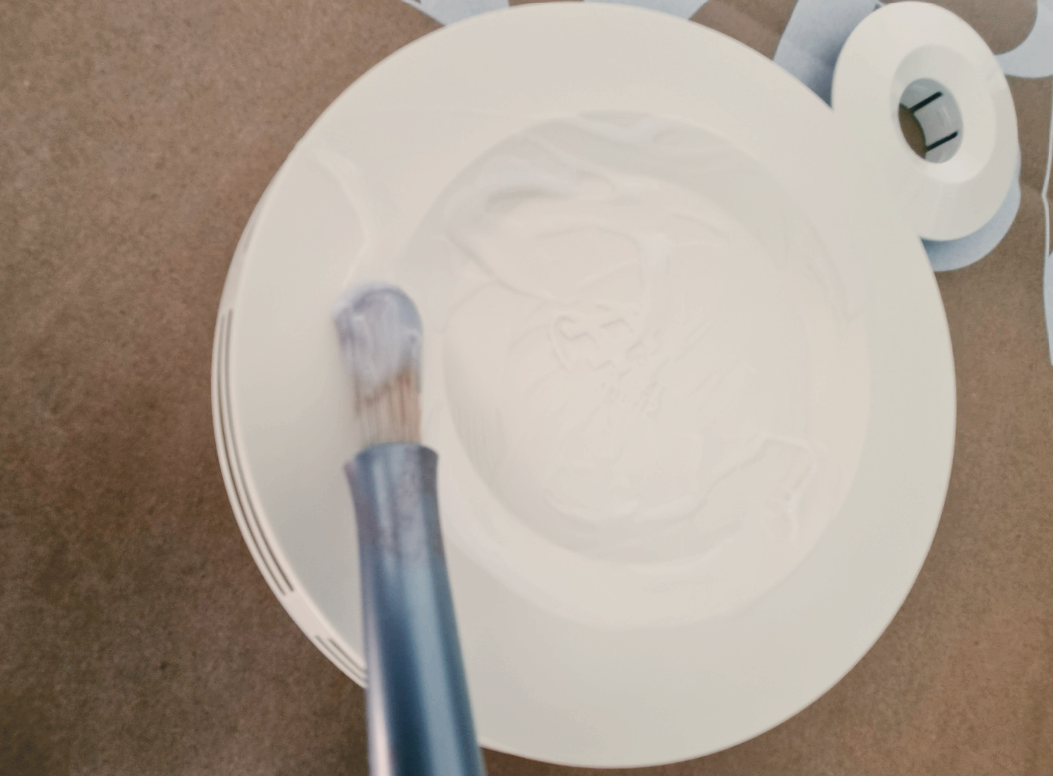 뚜껑에-약-바르기