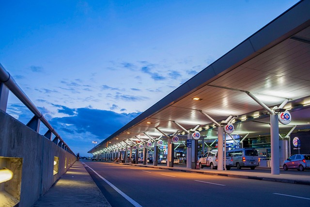 베트남 공항 밤풍경
