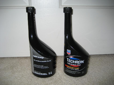 BMW 라벨과 쉐브론 테크론 라벨로 판매되는 동일 연료 첨가제 비교 사진 &ndash; 글로벌 OEM 인증 제품