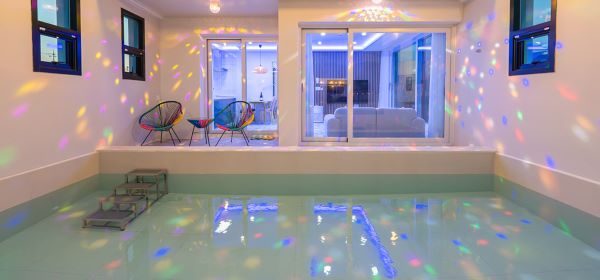 어나더원_수영장