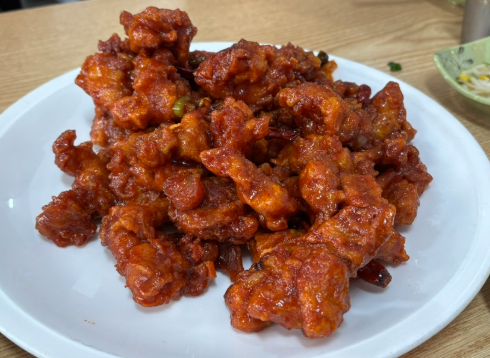 희신이네 : 닭요리 특화 한식&중식 퓨전 맛집, 냉밀면과 닭깐펑기로 인기