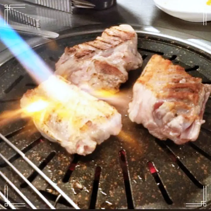 진심 가득 건강 담은 맛 광주 쌍촌동 맛집 추천 생방송투데이 꿀꽈배기 삼겹살 간장 오돌뼈 이베리코 목살 황제살 토치 불로 육즙을 가두다 오늘방송 고수뎐